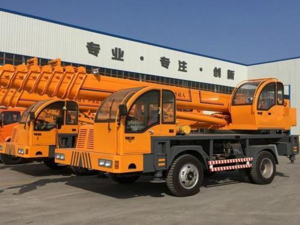 临县吊车租赁电话_吊车租赁公司提醒注意安全
